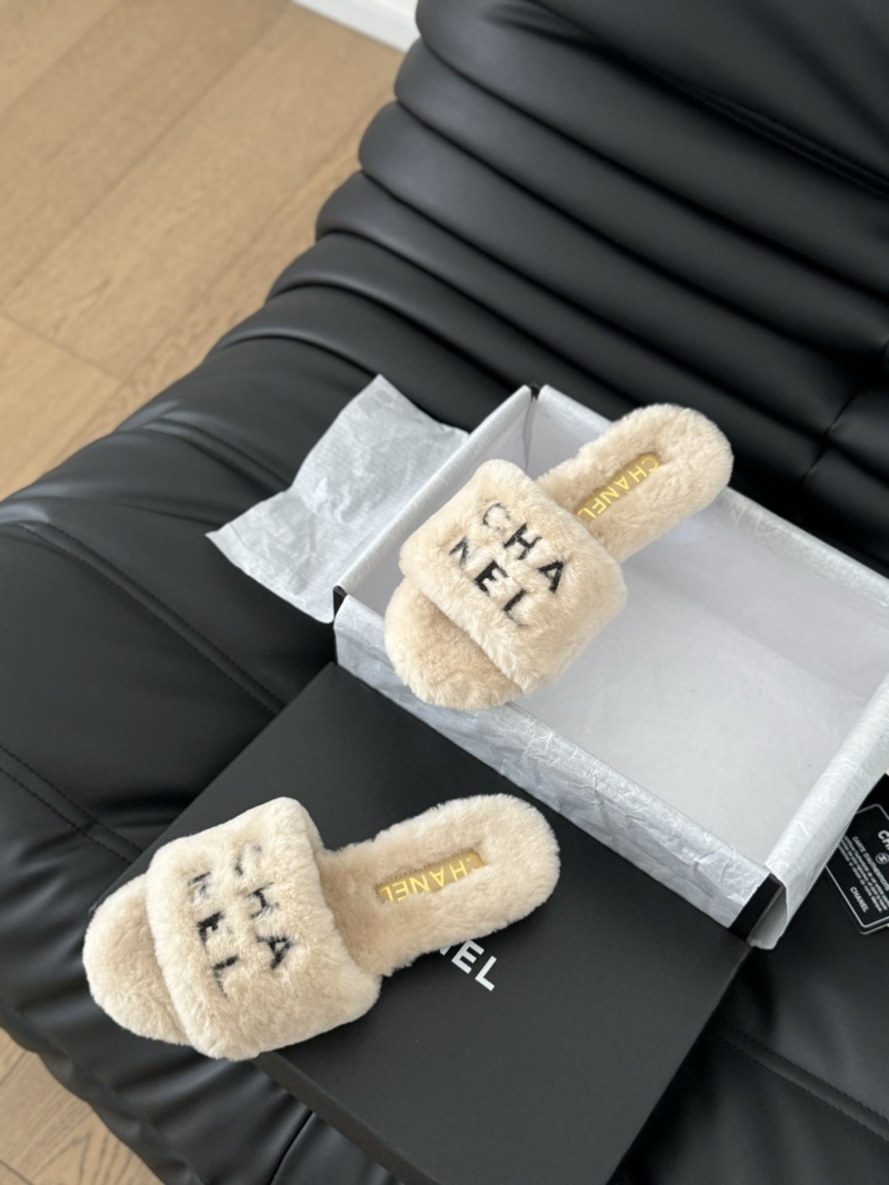 Ch**el slippers